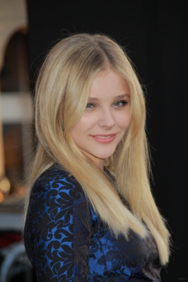 chloemoretzfancom077.jpg