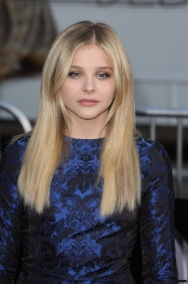 chloemoretzfancom093.jpg