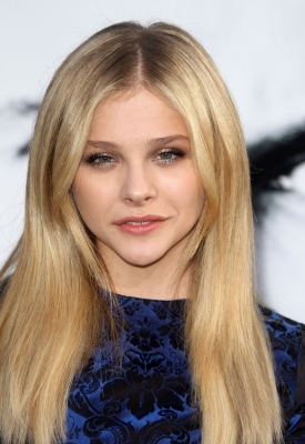 chloemoretzfancom206.jpg