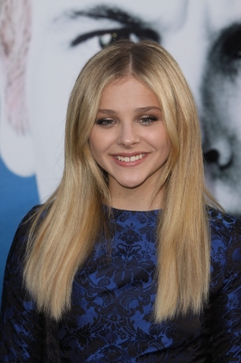 chloemoretzfancom231.jpg