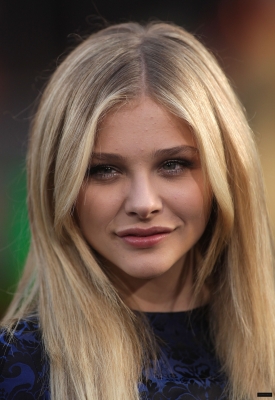 chloemoretzfancom272.jpg
