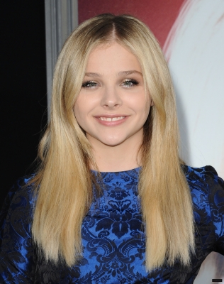 chloemoretzfancom281.JPG