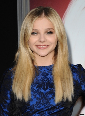 chloemoretzfancom282.JPG