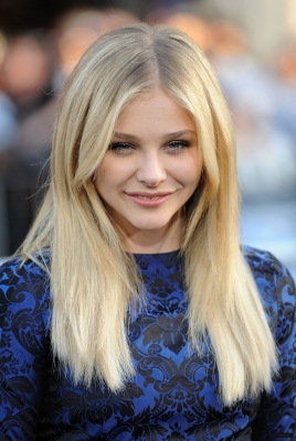 chloemoretzfancom284.jpg