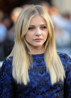 chloemoretzfancom292.jpg
