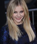 chloemoretzfancom091.jpg