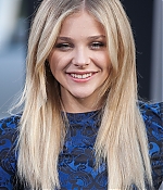 chloemoretzfancom110.jpg