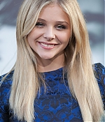 chloemoretzfancom112.jpg