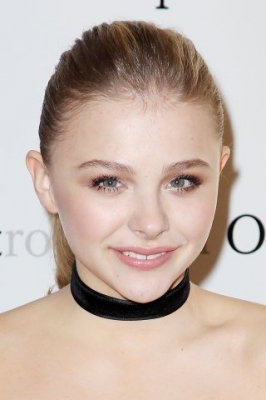 chloemoretzfancom113.jpg