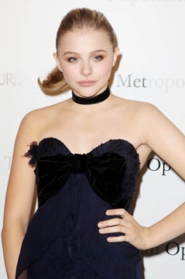 chloemoretzfancom120.jpg
