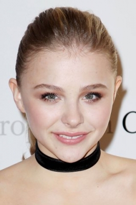chloemoretzfancom122.jpg