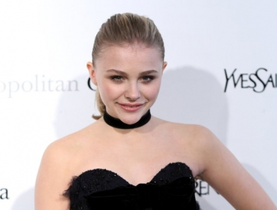 chloemoretzfancom144.jpg