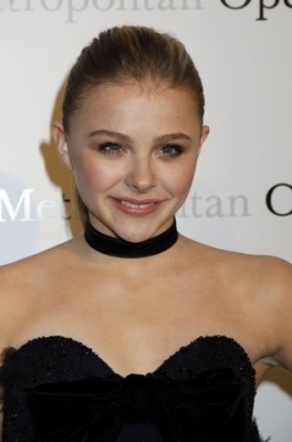 chloemoretzfancom162.jpg