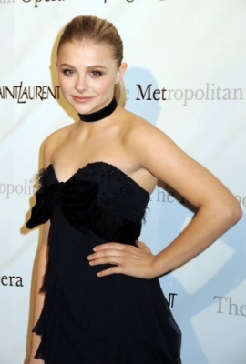 chloemoretzfancom172.jpg