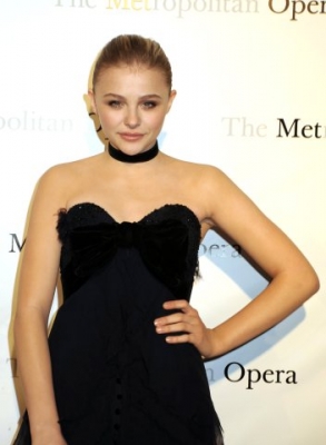 chloemoretzfancom179.jpg