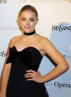 chloemoretzfancom181.jpg
