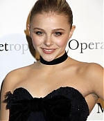 chloemoretzfancom110.jpg
