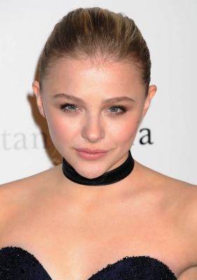 chloemoretzfancom101.jpg