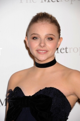 chloemoretzfancom13.JPG