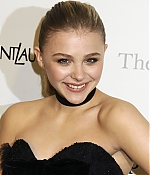 chloemoretzfancom09.jpg