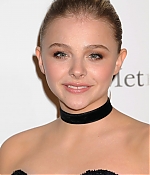 chloemoretzfancom104.jpg