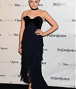 chloemoretzfancom106.jpg