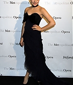 chloemoretzfancom80.jpg