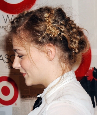 chloemoretzfancom005.jpg