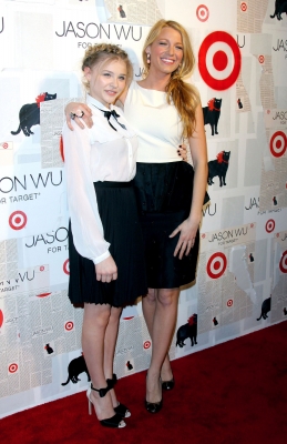chloemoretzfancom085.jpg