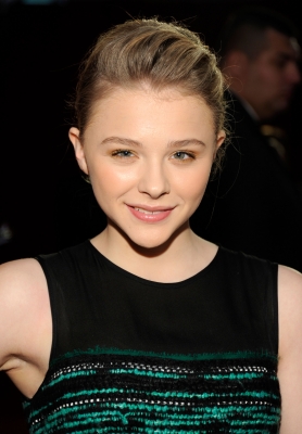 chloemoretzfancom014.jpg