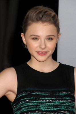 chloemoretzfancom023.jpg