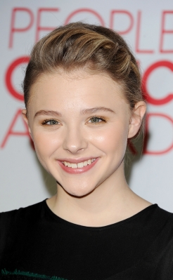 chloemoretzfancom027.jpg
