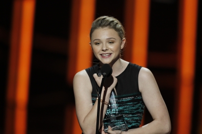 chloemoretzfancom143.jpg