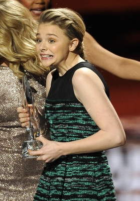 chloemoretzfancom199.jpg