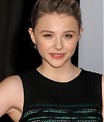 chloemoretzfancom016.jpg