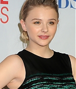 chloemoretzfancom018.jpg