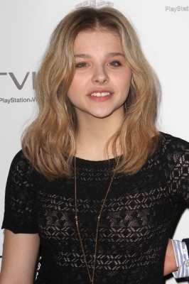chloemoretzfancom13.JPG