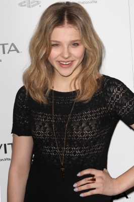 chloemoretzfancom25.JPG