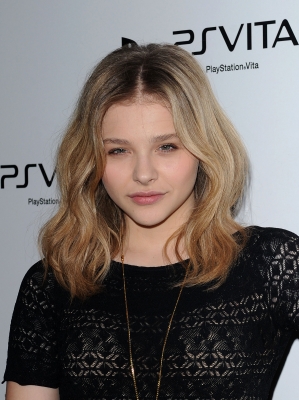 chloemoretzfancom65.jpg