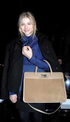 chloemoretzfancom06.jpg