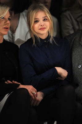 chloemoretzfancom28.jpg