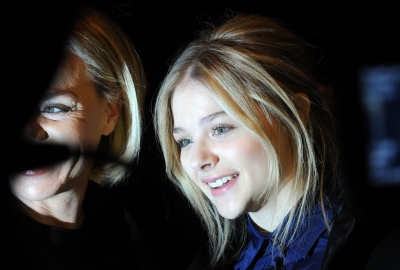 chloemoretzfancom34.jpg