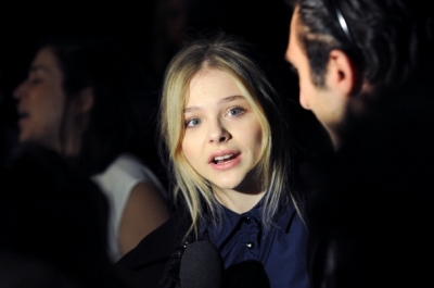 chloemoretzfancom39.jpg