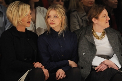chloemoretzfancom48.jpg