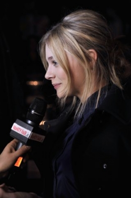 chloemoretzfancom72.jpg