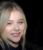 chloemoretzfancom02.jpg