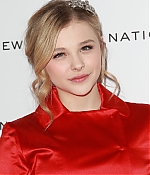 chloemoretzfancom009.jpg