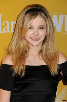 chloemoretzfancom58.jpg
