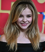 chloemoretzfancom104.jpg