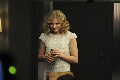 chloemoretzfancom4.jpg